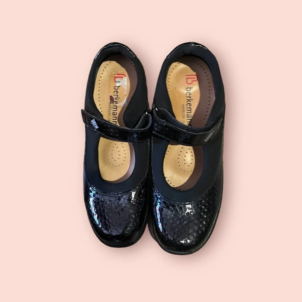 BERKEMANN BLACK BABYDOLL SHOE. SIZE 9 NARROW
